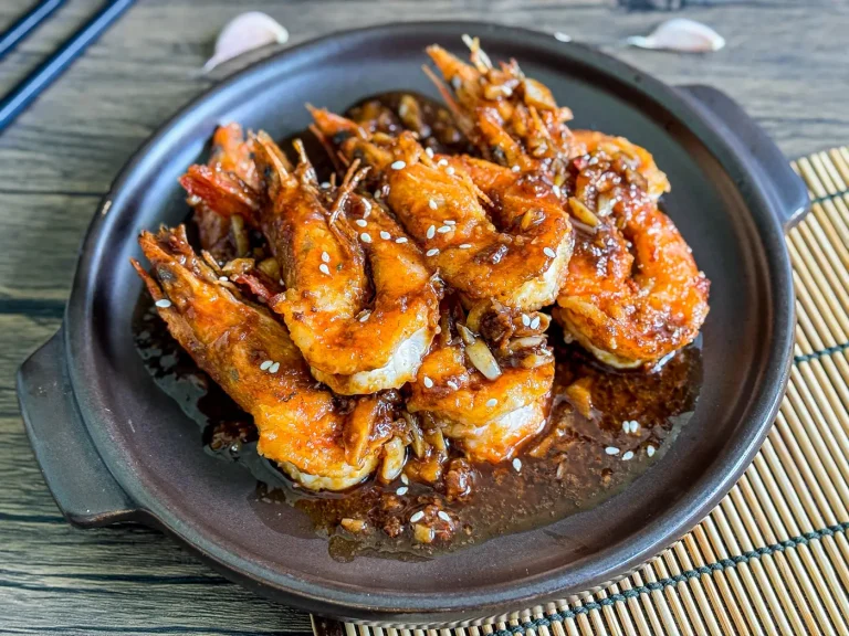 Chinese garlic shrimp drizzled with a thick garlic sauce and sprinkled with sesame seeds.